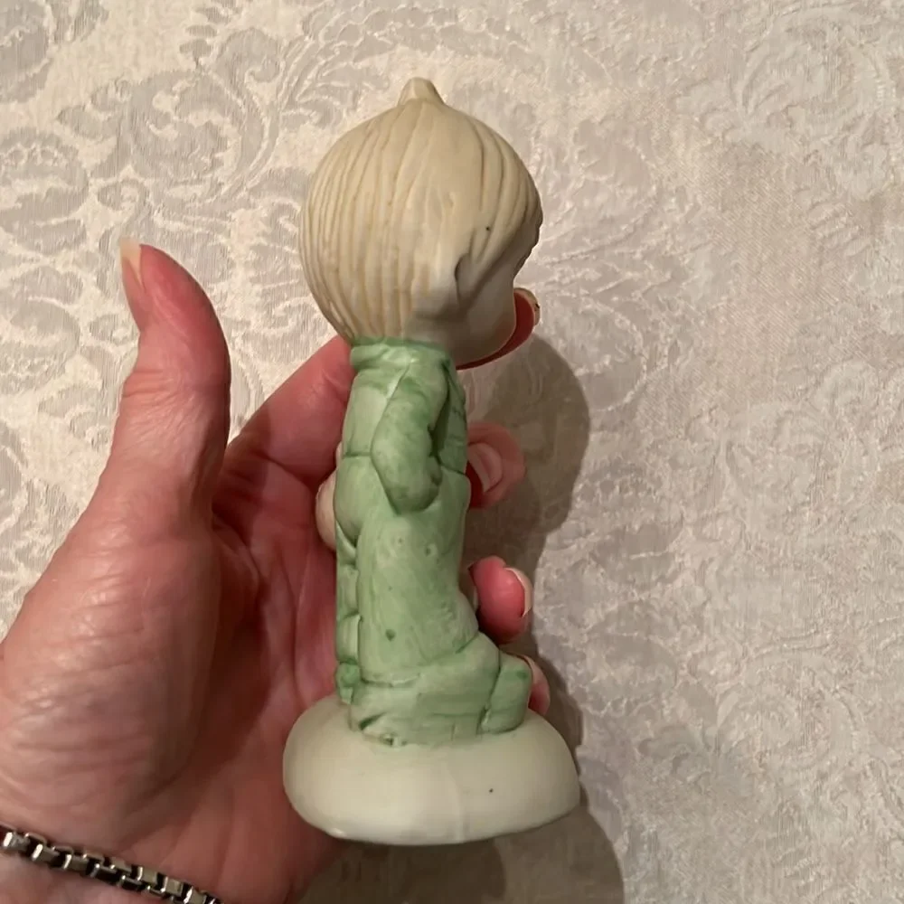 Vintage girl & boy porcelain figurines no chips cracks or discoloration EVC